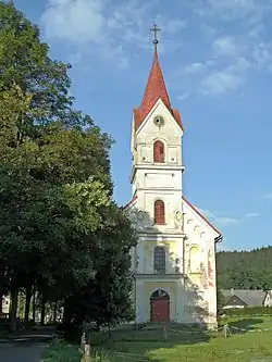 Pseudorománský kostel Nejsvětější Trojice, od jihozápadu