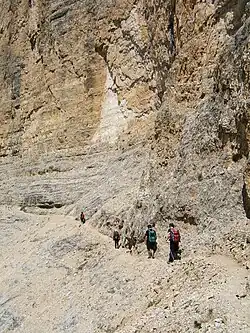 travers pod stěnou Heiligkreuzkofelu