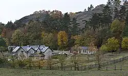 Pohled od rozhraní louky a lesa severně pod Butovickým hradištěm