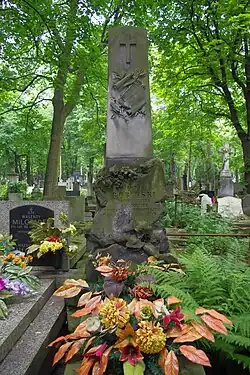 Hrob skladatele na Cmentarzu Powązkowskim ve Varšavě