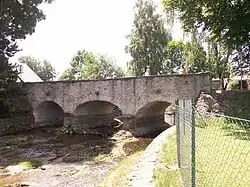 Starý most přes Svratku, spojující českou a moravskou část obce