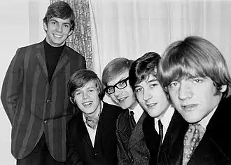 Herman's Hermits roku 1967, zleva: Barry Whitwam, Peter Noone, Derek Leckenby, Keith Hopwood, Karl Green