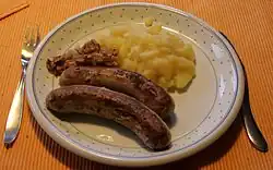 Himmel und Erde s klobásou