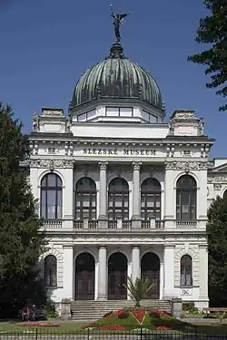 Historická výstavní budova v roce 2008