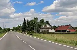 Silnice I/38 a dům čp. 37 v Horním Konci