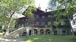 Hlavňov Benediktinská myslivna, chata Hvězda 1.JPG