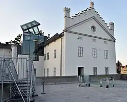 Hlavní budova Musea Kampa z terasy