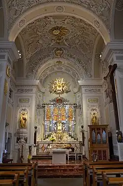 Hlavní stříbrný oltář s Milostnou soškou Panny Marie Svatohorské