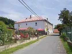 Hostinec v ulici Pod Strání