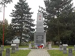 Vojenský hřbitov Rudé armády s památníkem