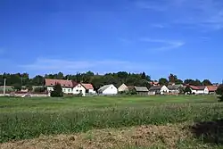 Pohled na obec ze silnice směrem na Hrazánky