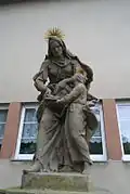 Hořín, socha sv. Anny u školy 1.JPG