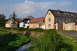 Betonové koryto Hačky v Hořenci