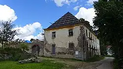 Hoštice - fara se školou 01.jpg