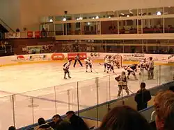 Hráči Tours v černých dresech