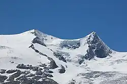 Hoher Zaun (vlevo) a Schwarze Wand (vpravo) z doliny Gschlößtal