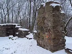 Zbytky staveb v zimě, stav 2013