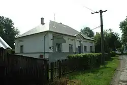 Bývalá škola{{chybí zdroj}} v Holubíně