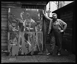 Jaroslav Horálek na dvoře svého ateliéru v Krokově ulici v Praze. foto Jaroslav Beneš