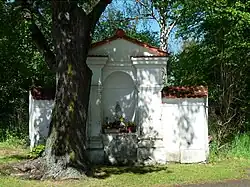 Horepnik, vyklenkova kaplicka u Loutkova 02.jpg