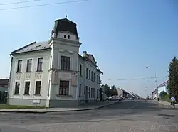 Obecní dům (obecní úřad) a náměstí Osvobození