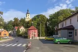 kostel svatého Mikuláše, kaple Narození Páně a obecní úřad