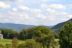 Pohled východním směrem na Štiavnické vrchy