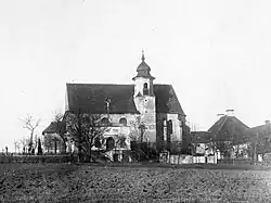 Kostel svaté Anny s výklenkovými kapličkami křížové cesty (rok 1910)