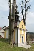 Horní Poříčí, kaple u obecního úřadu (2017-04-29; 01).jpg