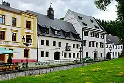 Muzeum Horní Slavkov (vpravo Pluhův dům)