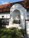 Horní Třebonín, výklenková kaplička.jpg