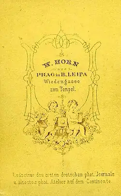 Rubová strana carte de visite, foto ze sbírek Vlastivědného muzea a galerie v České Lípě