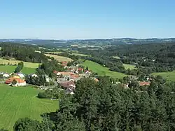 Pohled na Hoslovice z místní rozhledny