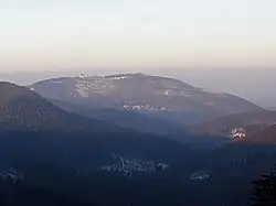 Pohled z úbočí Kyčery (755 m) na východní stranu Hostýna