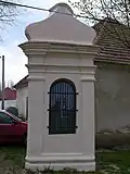 Hostim_-_výklenková_kaplička_-_poklona_1.jpg