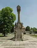 Hostivice, park, sloup.JPG