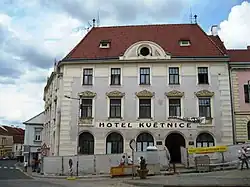 Hotel_(Tišnov),_nám._Míru_120.JPG