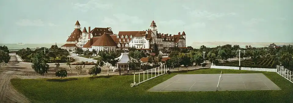 William Henry Jackson: Retušovaný fotochrom hotelu Coronado, Kalifornie, pro společnost Detroit Publishing Company, asi 1900.