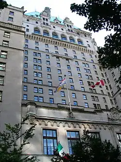 Pohled na hotel z Georgia Street