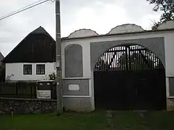 House number 7 Pabenice numberplate visible.JPG