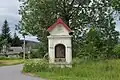Výklenková kaplička poblíž návsi