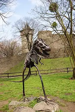 Plastika dinosaura trvale vystavená na Helfštýně