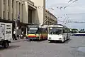 Do roku 2008 sloužila autobusové a trolejbusové dopravě plocha před nádražím, trolejbusy Škoda 21Tr a Škoda 15Tr. (2006)