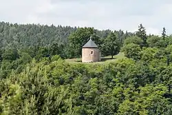 Západní předhradí s rotundou Petra a Pavla
