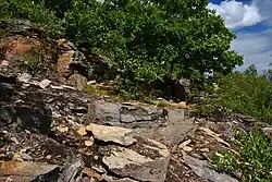 Křemencový výchoz bývalé lomové stěny