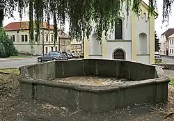 Kašna z roku 1740 na Tržním náměstí