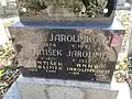 Detail nápisu na hrobě Františka Jarolímka na libeňském hřbitově