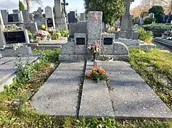 Hrob s pomníkem rudoarmějců.jpg