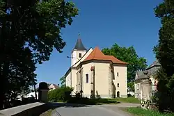 Kostel Nanebevzetí Panny Marie v Hrobech.