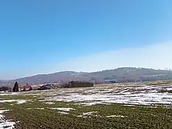 Hromadnik vlevo, Pielitzhöhe vpravo